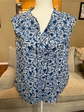 Vineyard Vines Blue & White Sleeveless V-Neck Blouse Size Medium